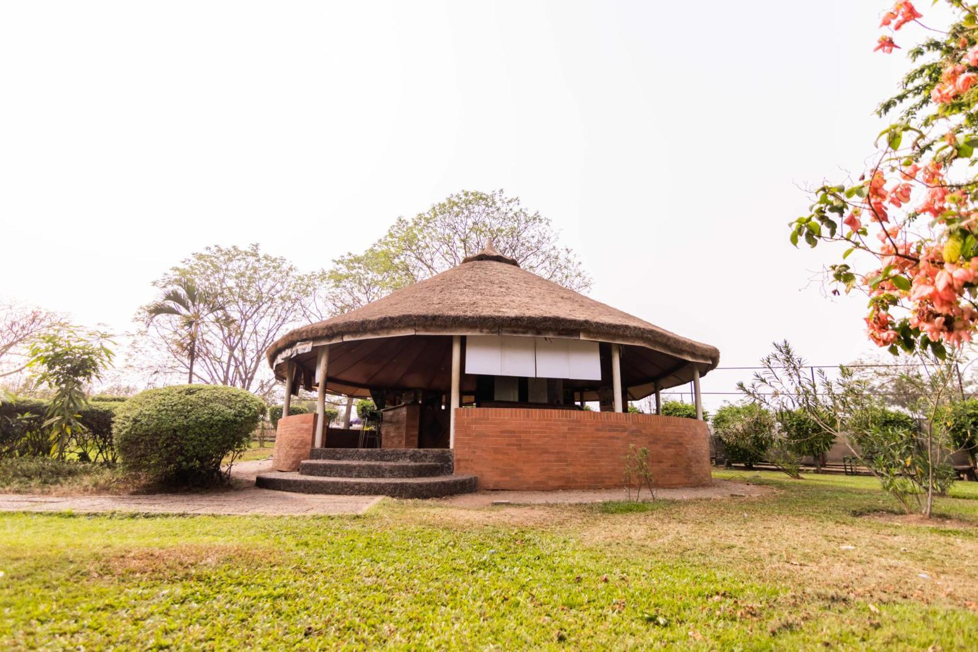 Nelson Mandela Gardens Hotel Okpanam Exterior photo